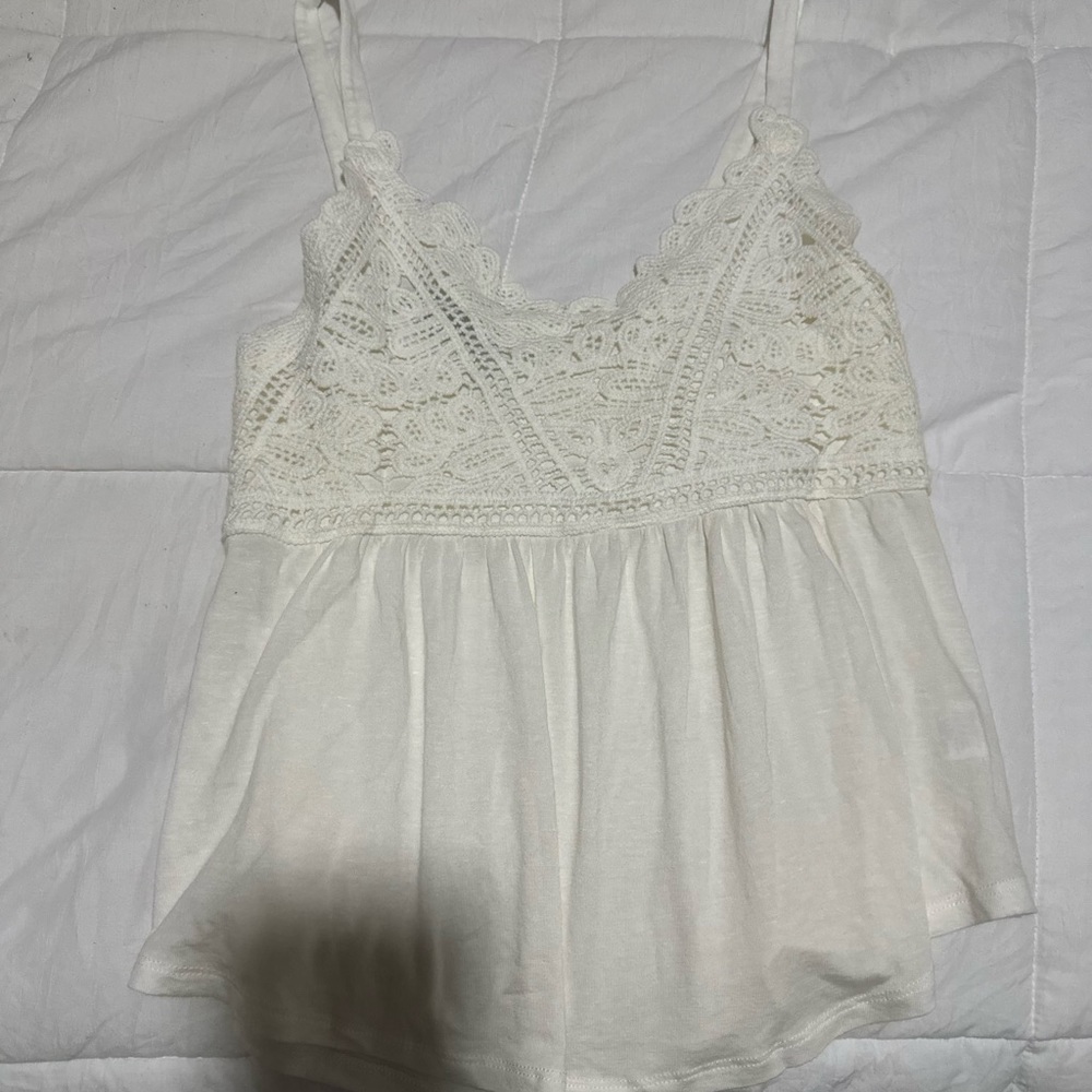 flowy tank with pattern on top